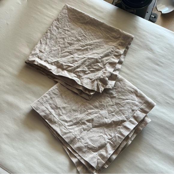 Unbranded Set of Two Oatmeal Tan Linen Napkins - Picture 2 of 13